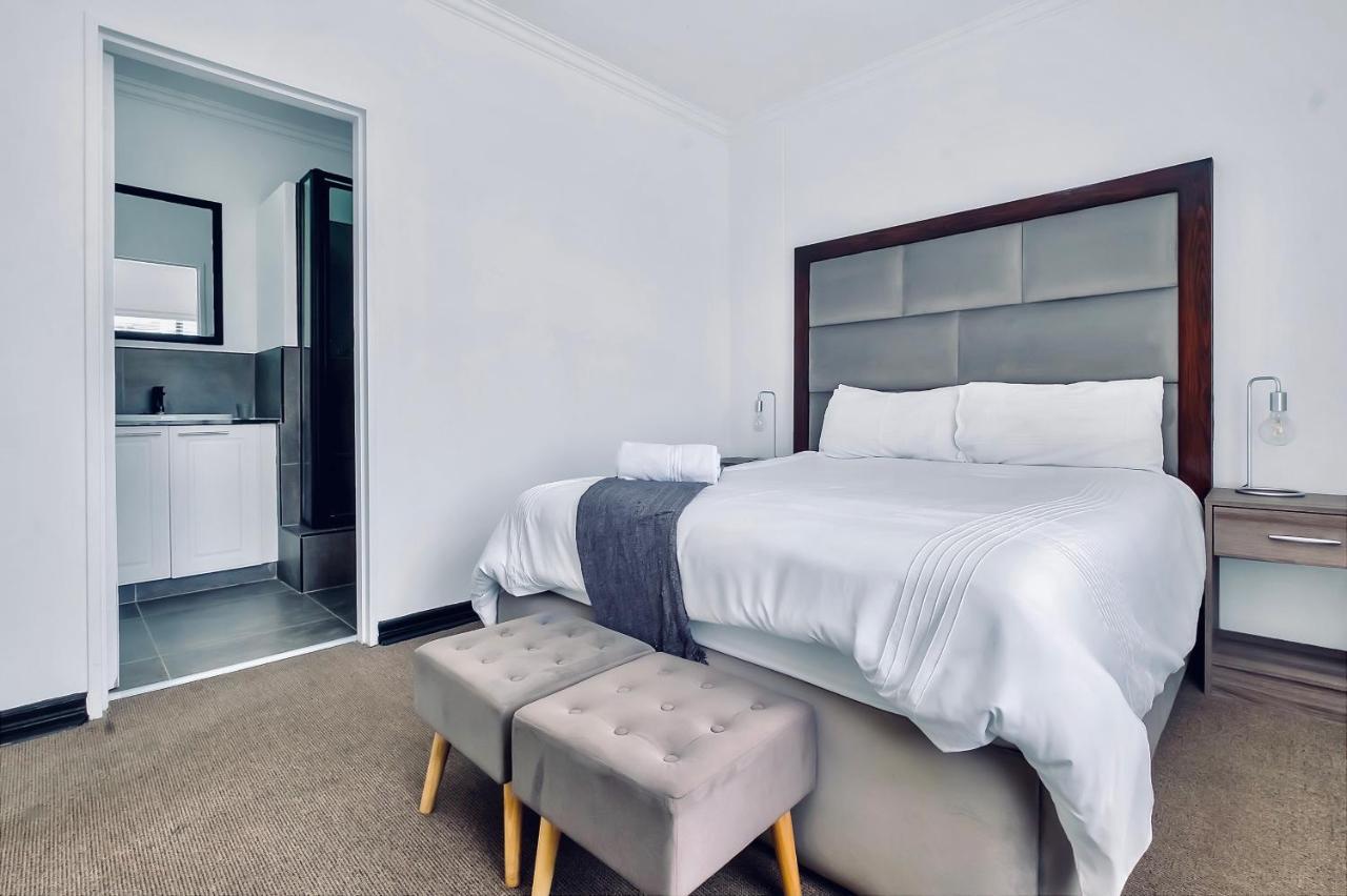 2 Bedroom 2 Bath Luxury - Sandton Cbd Joanesburgo Exterior foto