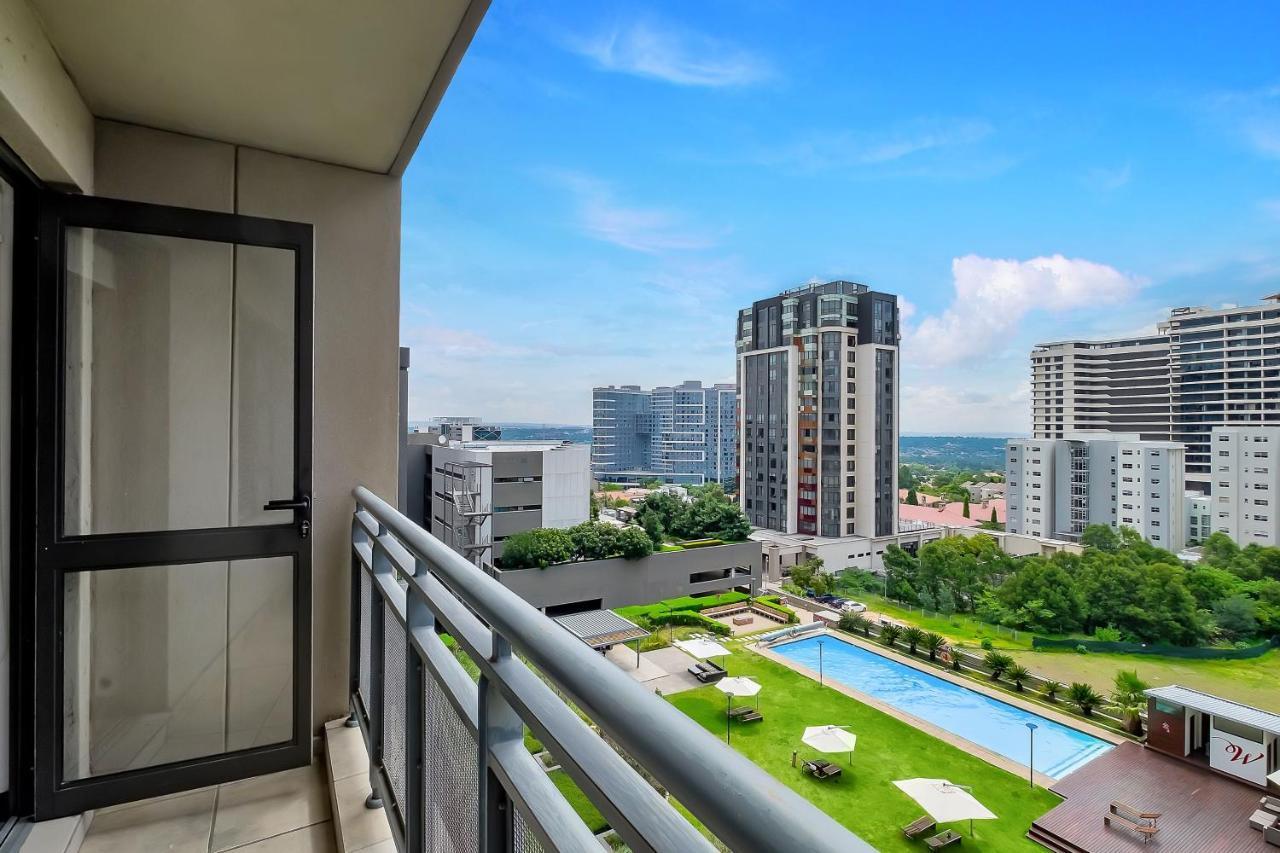 2 Bedroom 2 Bath Luxury - Sandton Cbd Joanesburgo Exterior foto
